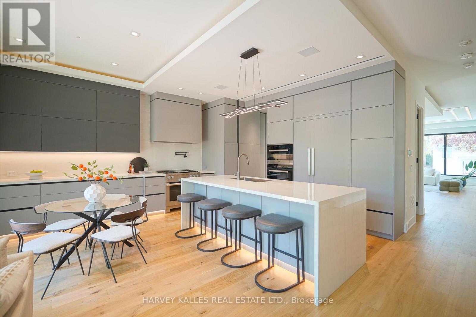 585 BEDFORD PARK AVENUE