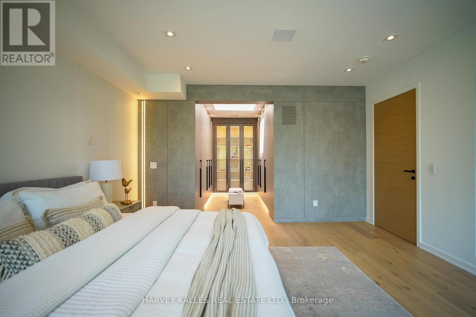 585 BEDFORD PARK AVENUE