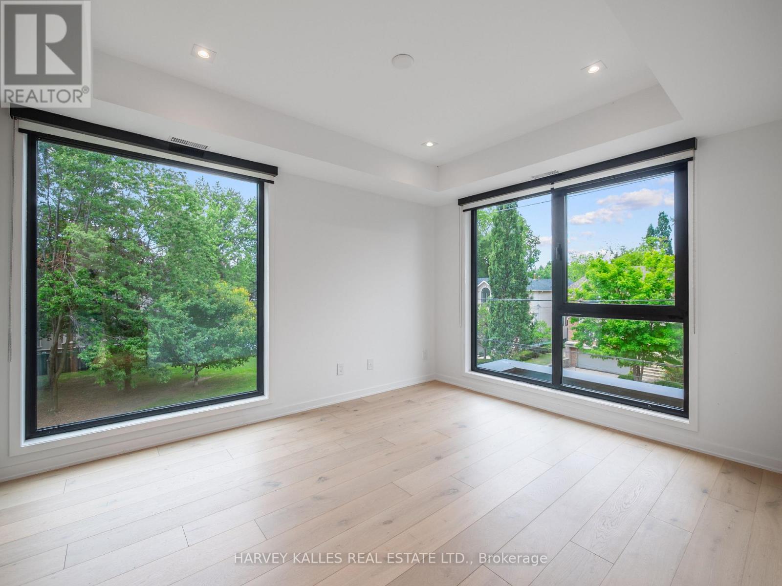 585 BEDFORD PARK AVENUE