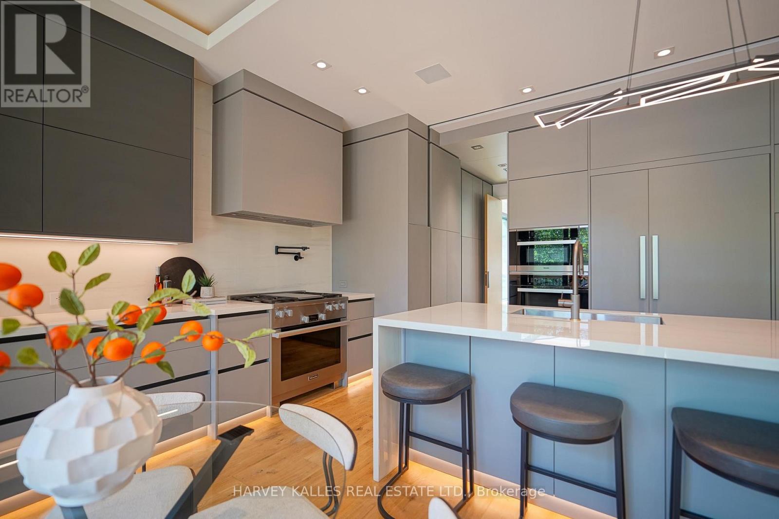 585 BEDFORD PARK AVENUE
