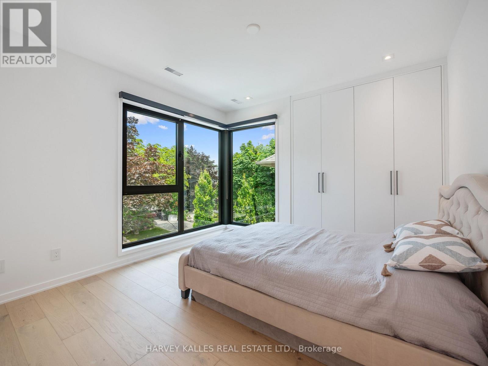 585 BEDFORD PARK AVENUE