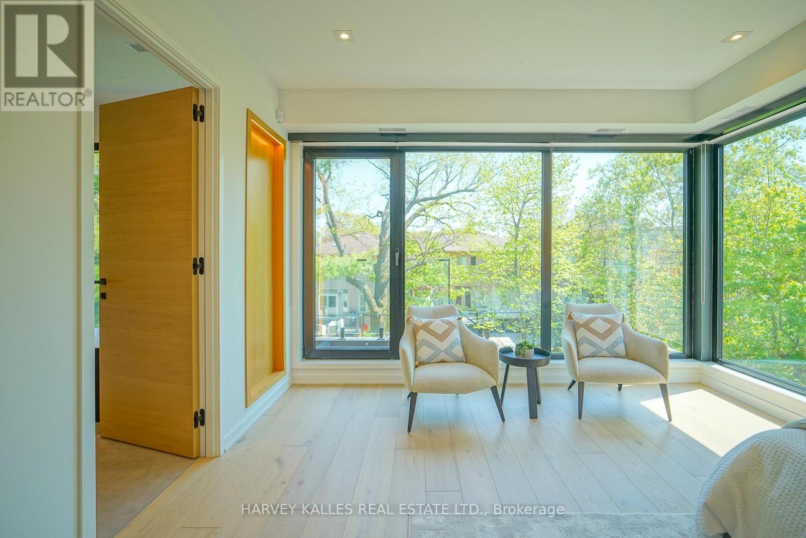 585 BEDFORD PARK AVENUE