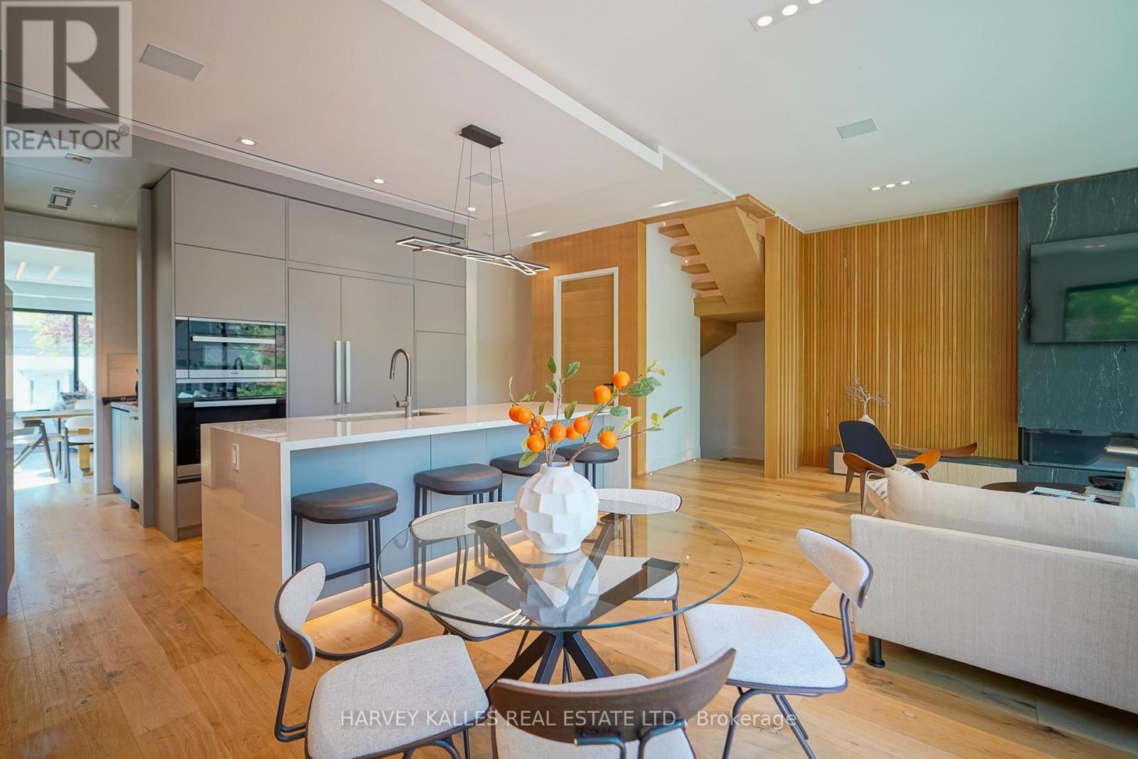 585 BEDFORD PARK AVENUE