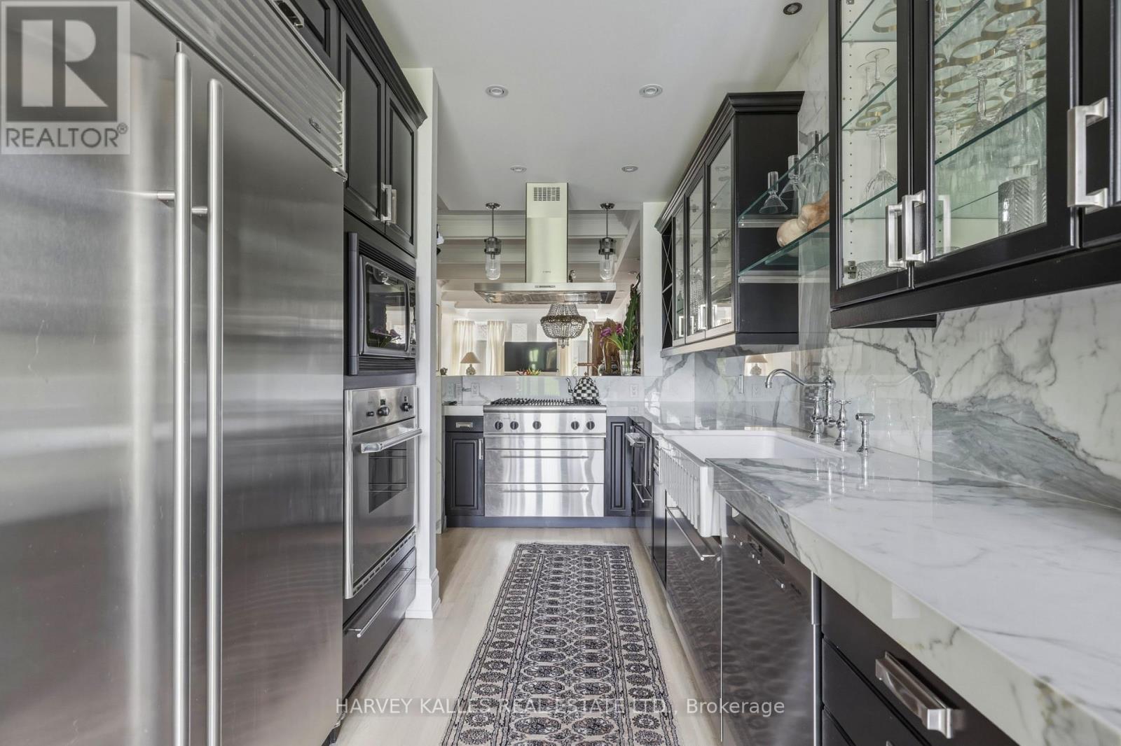 21 - 260 RUSSELL HILL ROAD