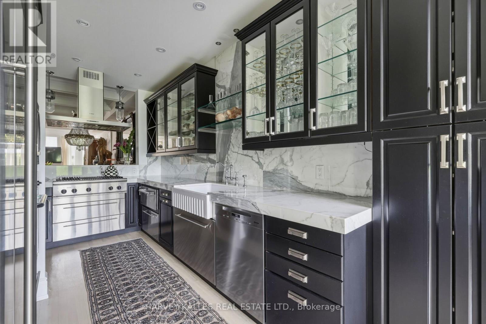 21 - 260 RUSSELL HILL ROAD