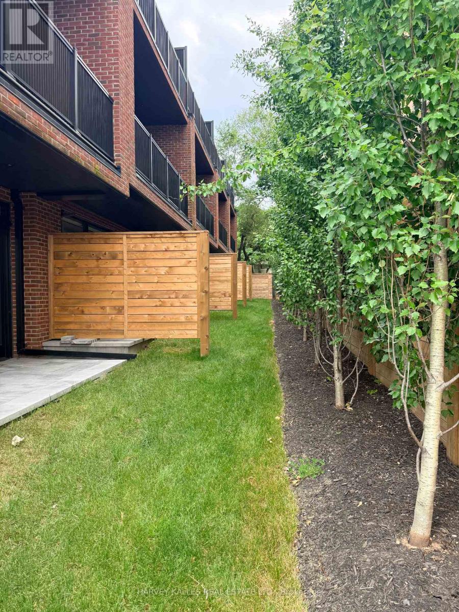 32 EVERGREEN GARDENS