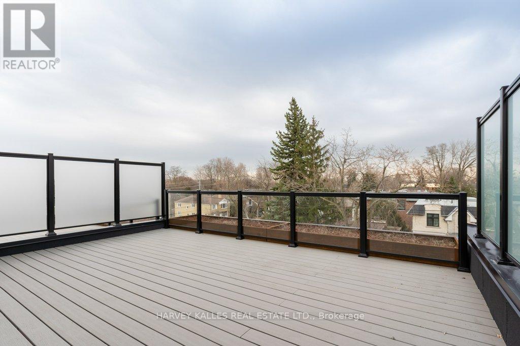 32 EVERGREEN GARDENS
