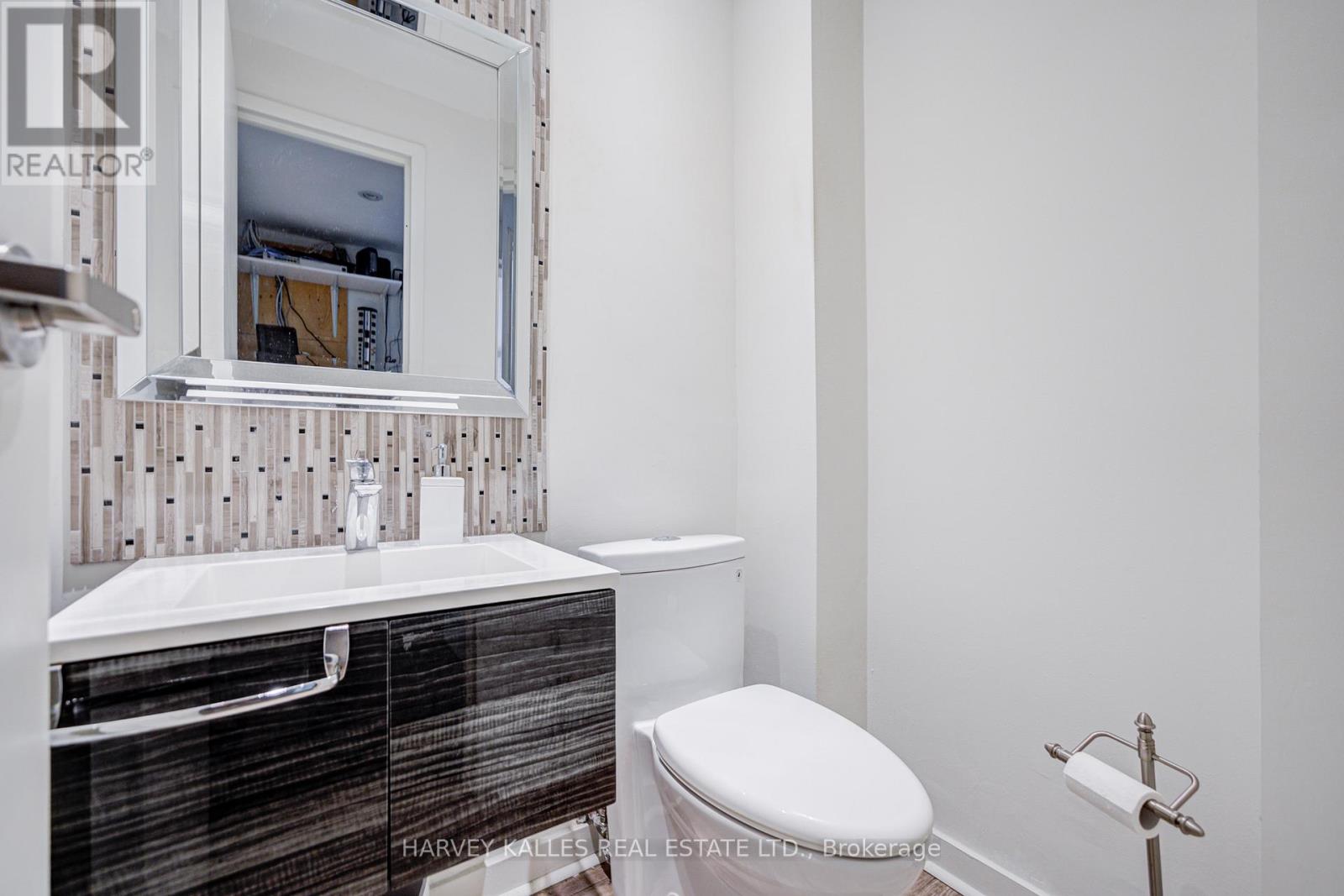 109 - 275 MACPHERSON AVENUE