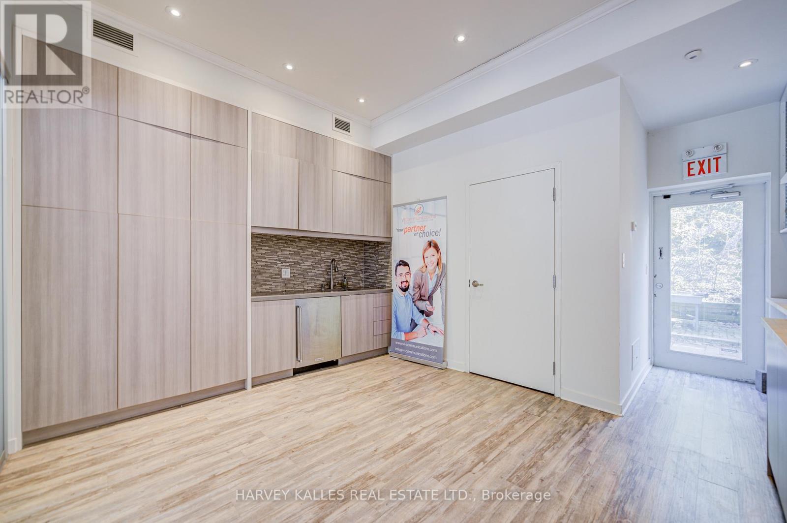 109 - 275 MACPHERSON AVENUE