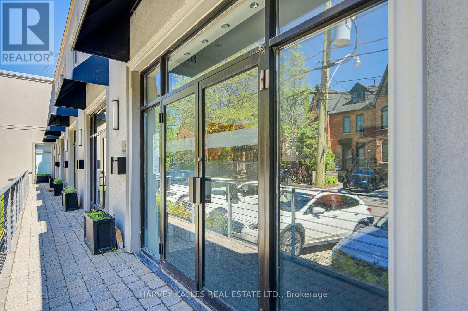 109 - 275 MACPHERSON AVENUE