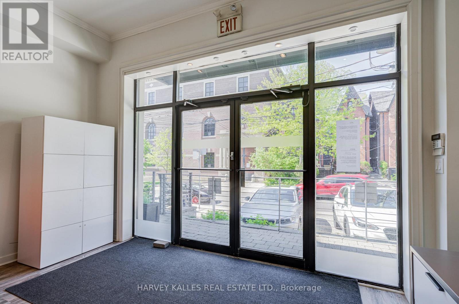 109 - 275 MACPHERSON AVENUE