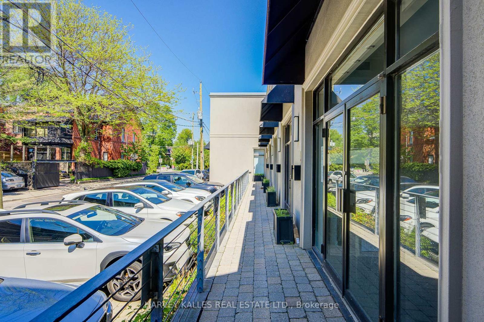 109 - 275 MACPHERSON AVENUE