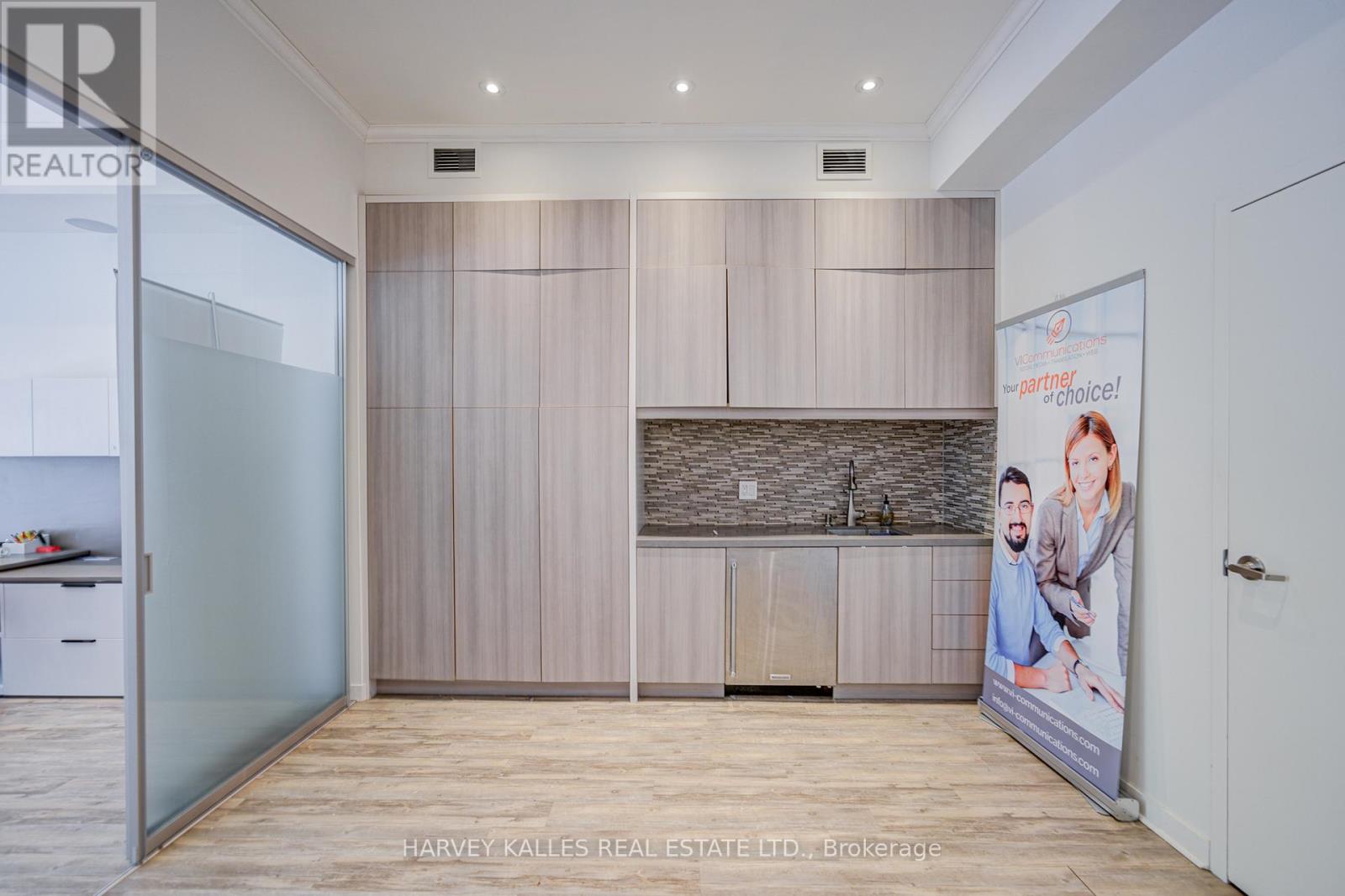 109 - 275 MACPHERSON AVENUE