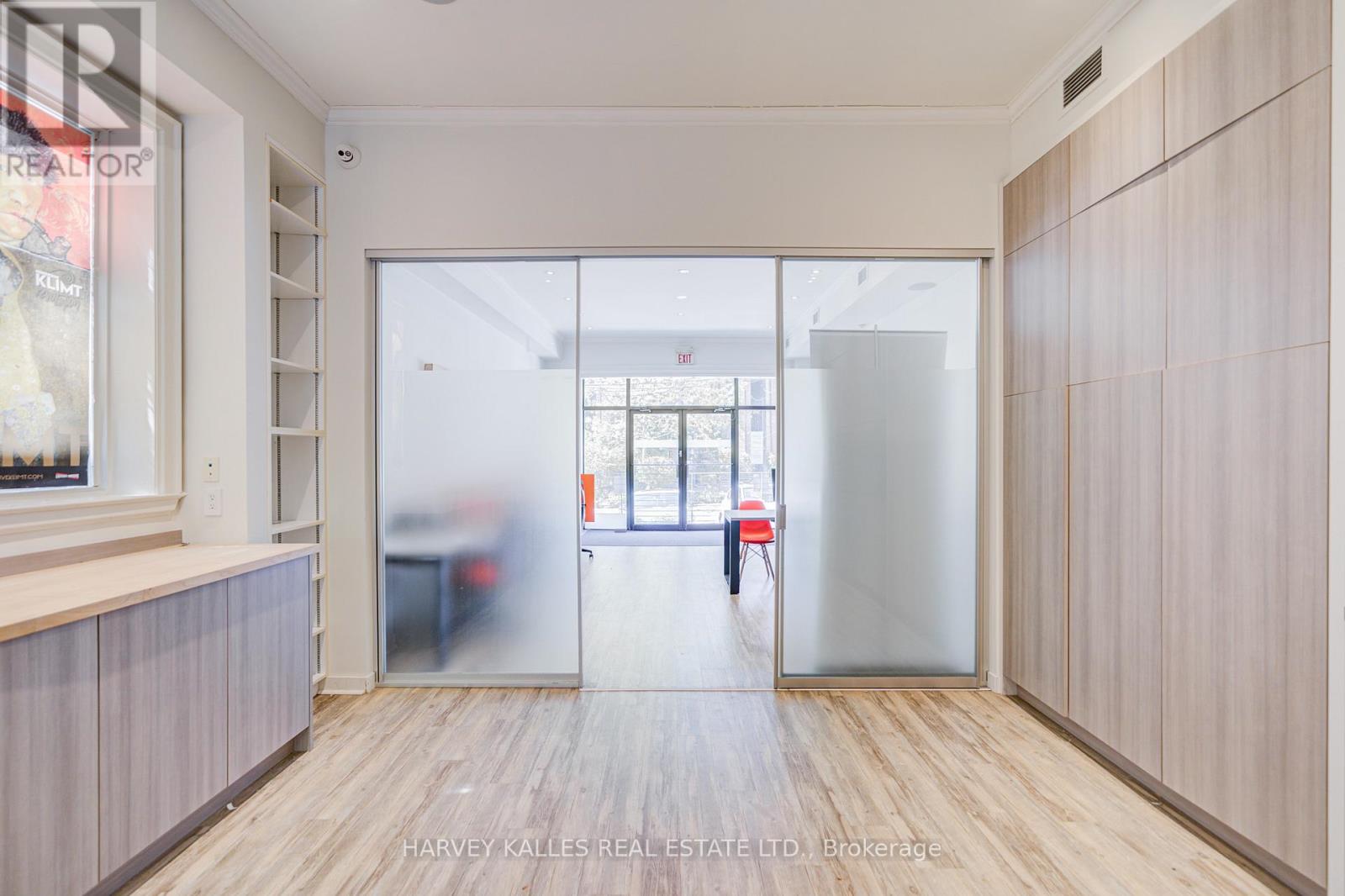 109 - 275 MACPHERSON AVENUE