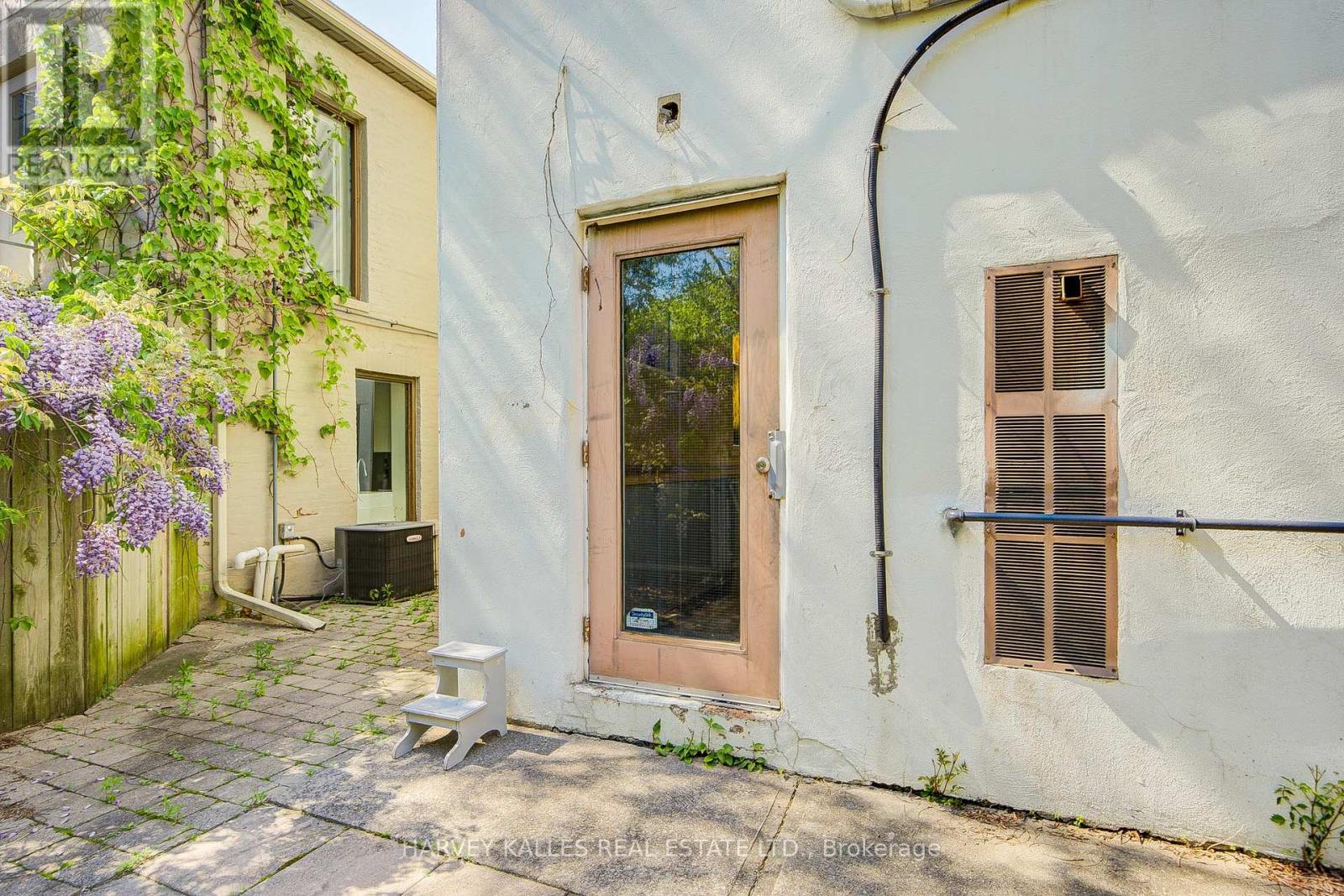 109 - 275 MACPHERSON AVENUE