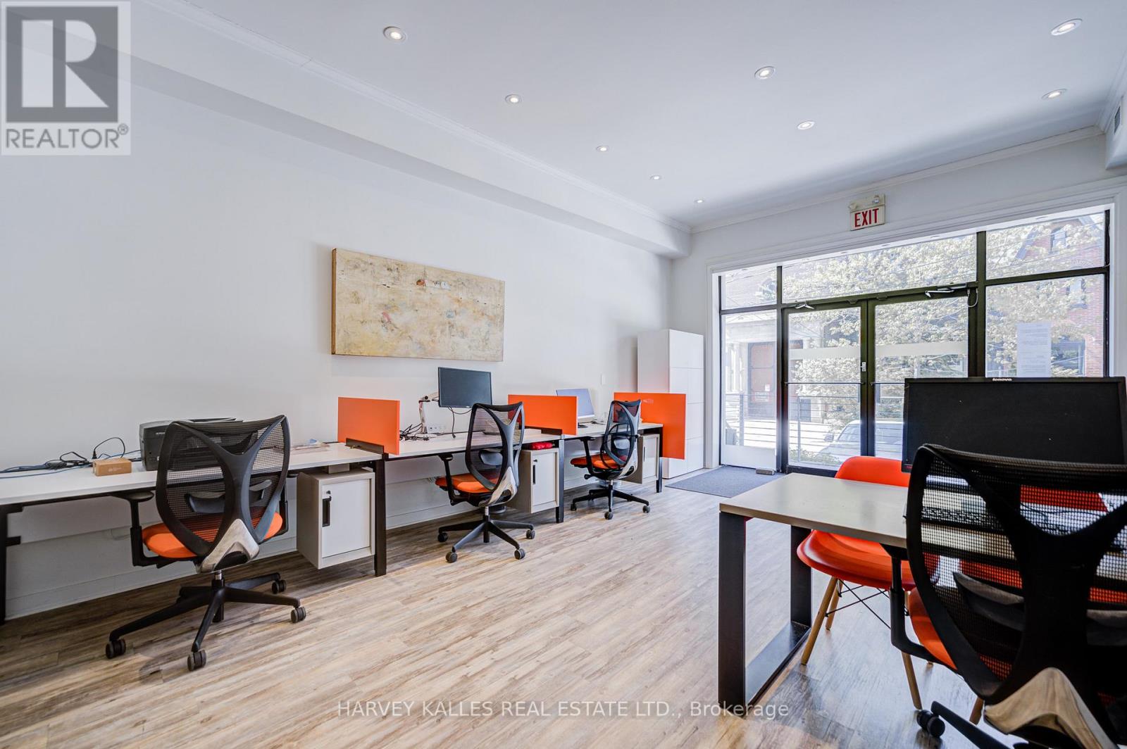 109 - 275 MACPHERSON AVENUE