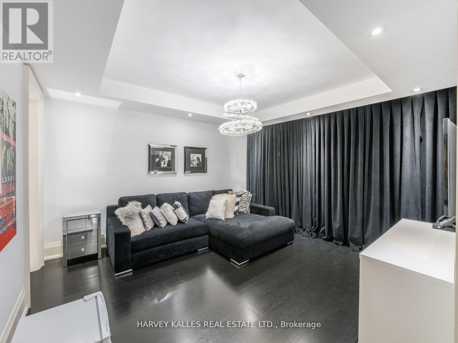 327 CORTLEIGH BOULEVARD