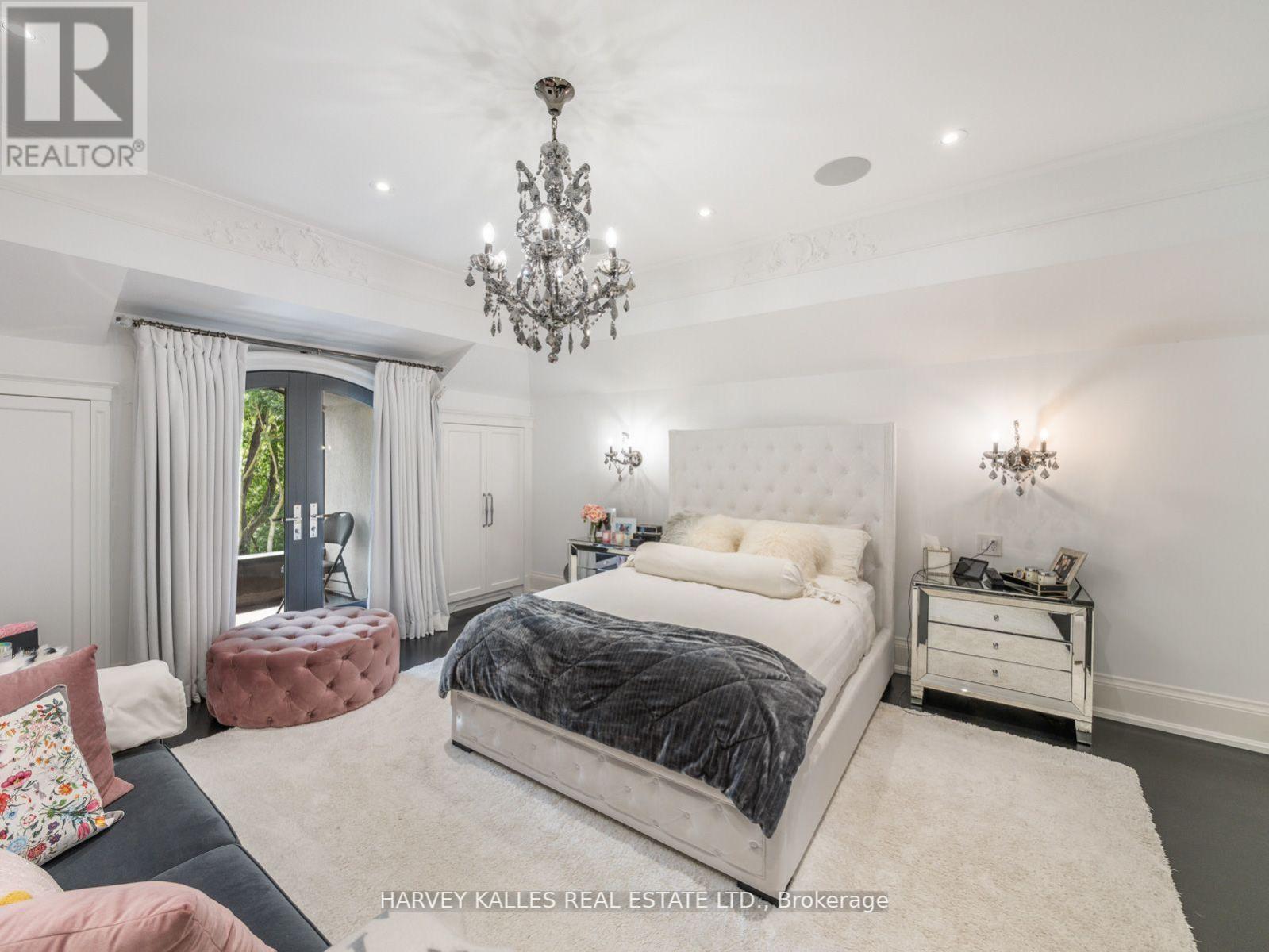 327 CORTLEIGH BOULEVARD