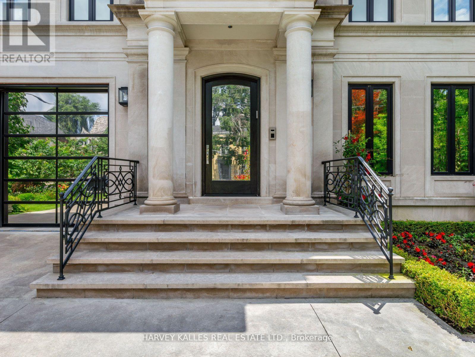 327 CORTLEIGH BOULEVARD