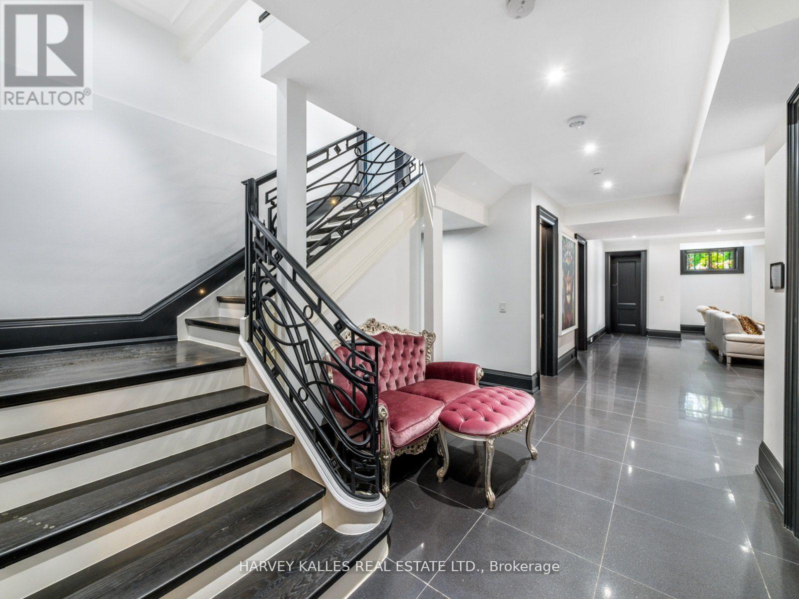 327 CORTLEIGH BOULEVARD