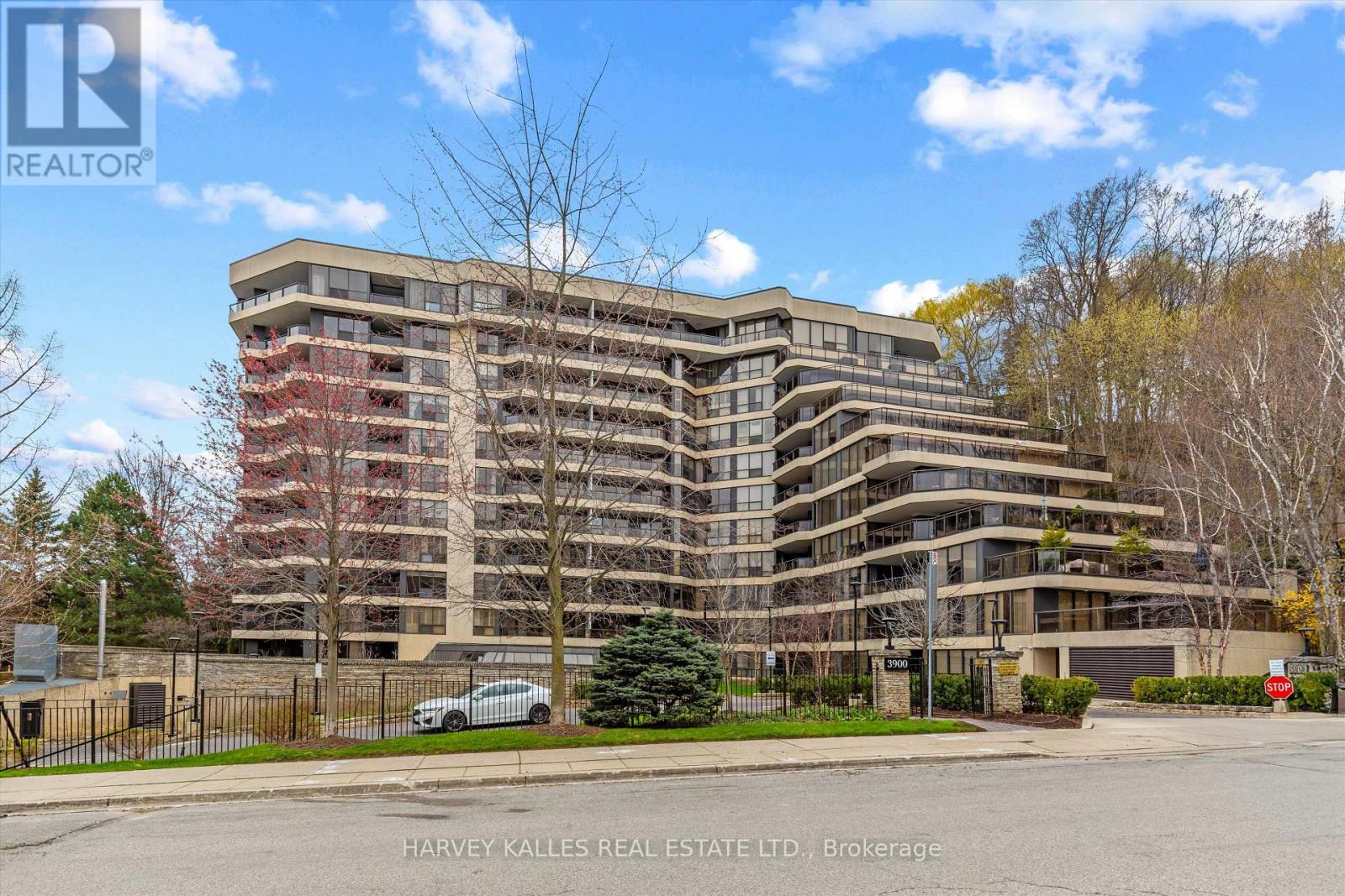 201 - 3900 YONGE STREET