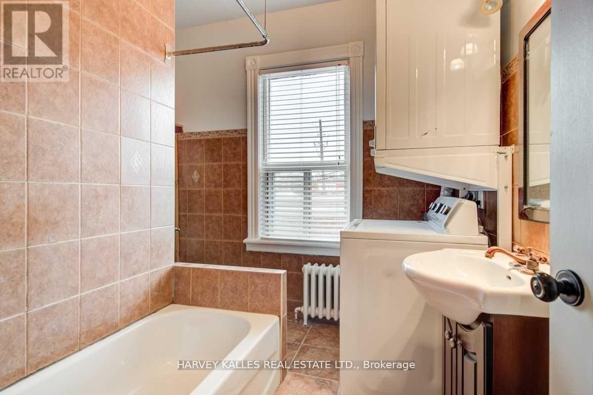 2 - 1098 BATHURST STREET