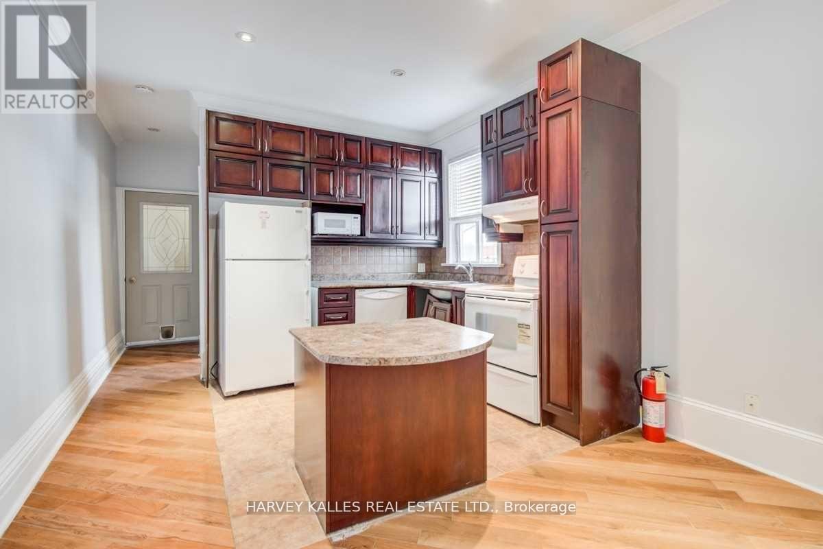 2 - 1098 BATHURST STREET