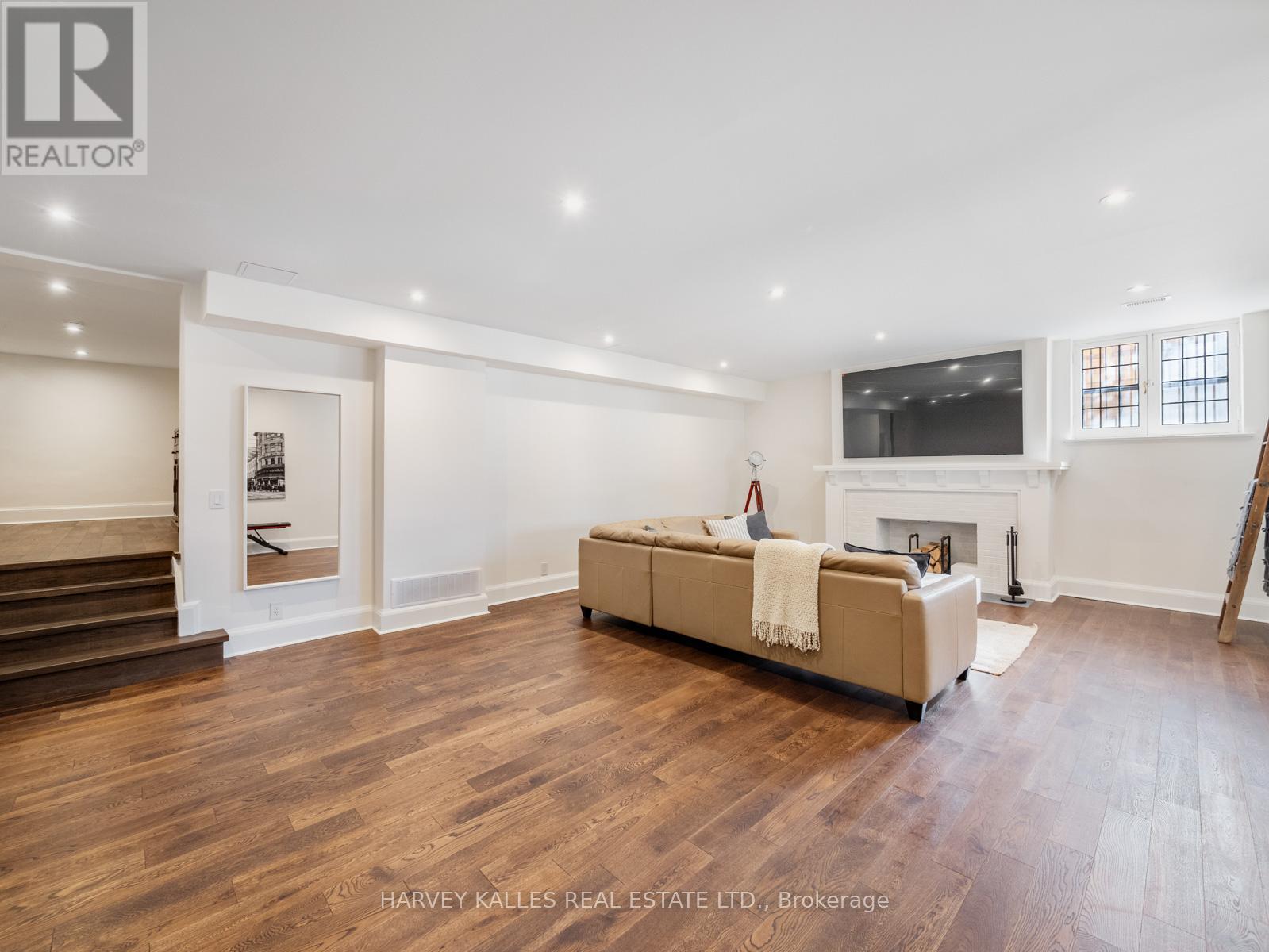 90 OLD FOREST HILL ROAD