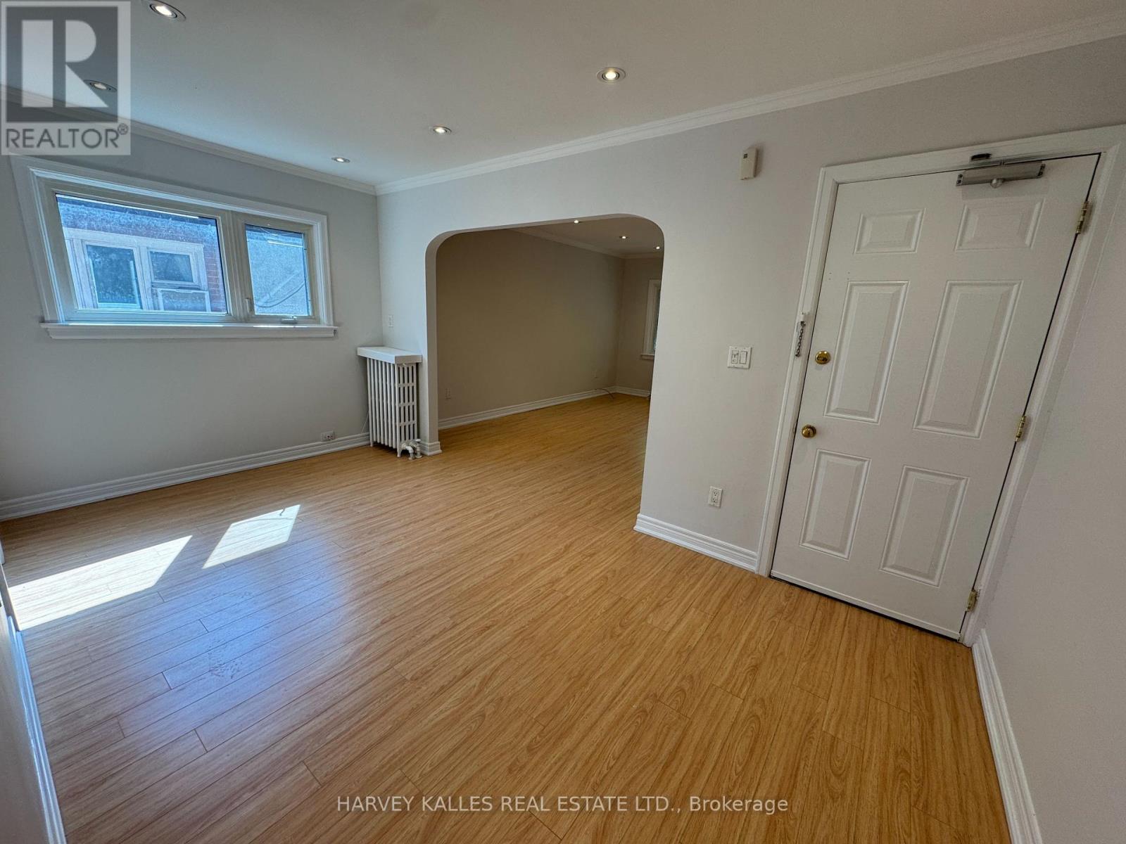 UPPER - 38 STRATHGOWAN AVENUE