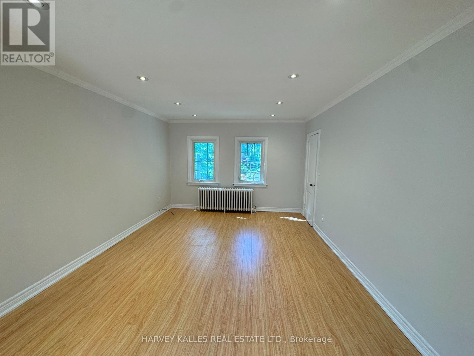 UPPER - 38 STRATHGOWAN AVENUE