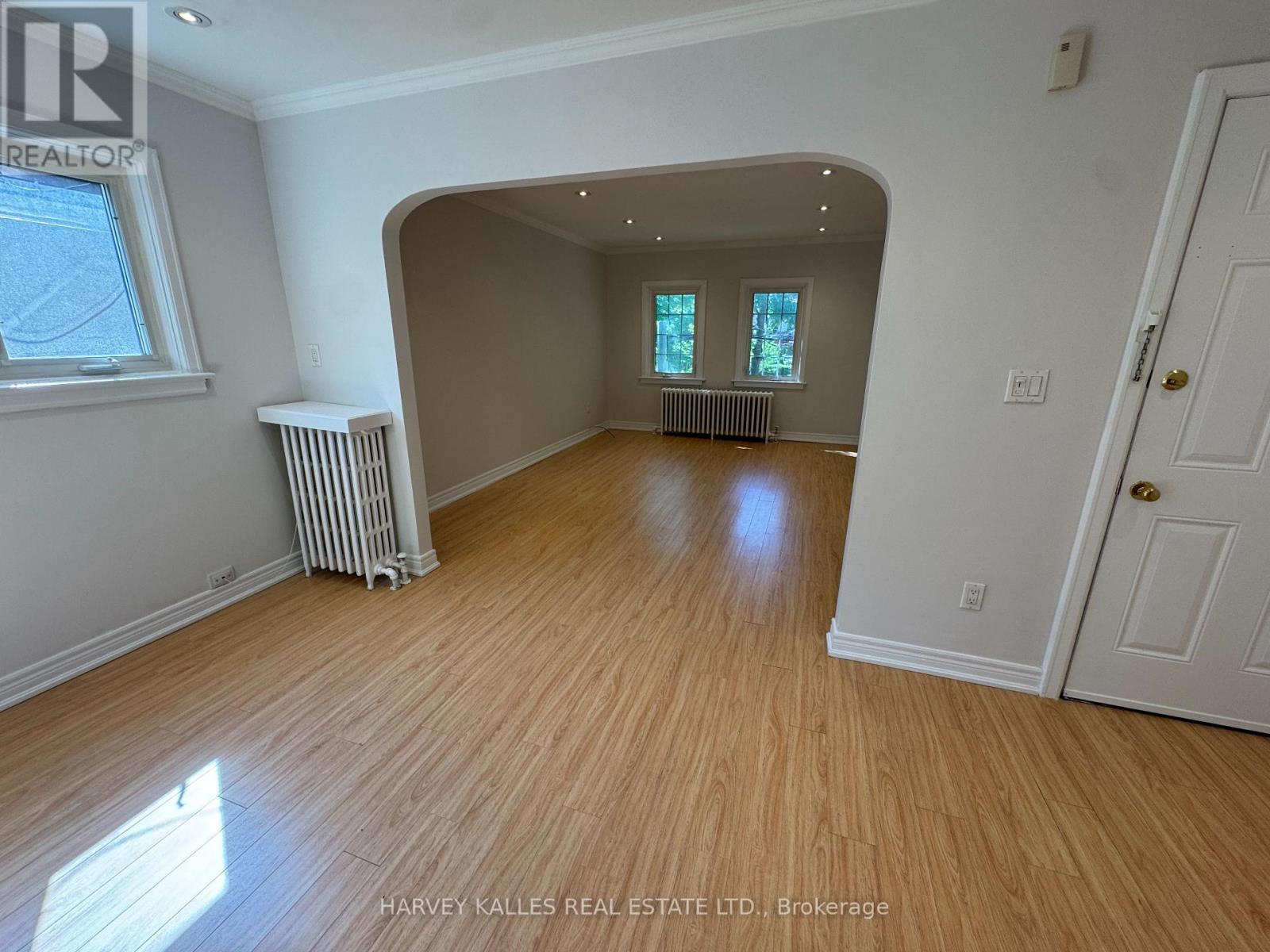 UPPER - 38 STRATHGOWAN AVENUE
