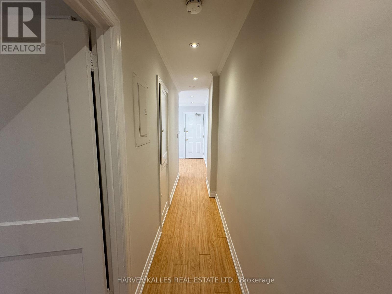 UPPER - 38 STRATHGOWAN AVENUE