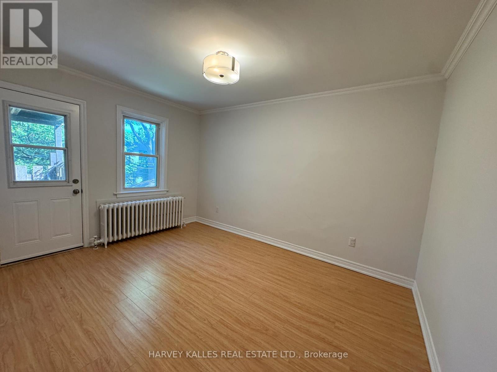 UPPER - 38 STRATHGOWAN AVENUE