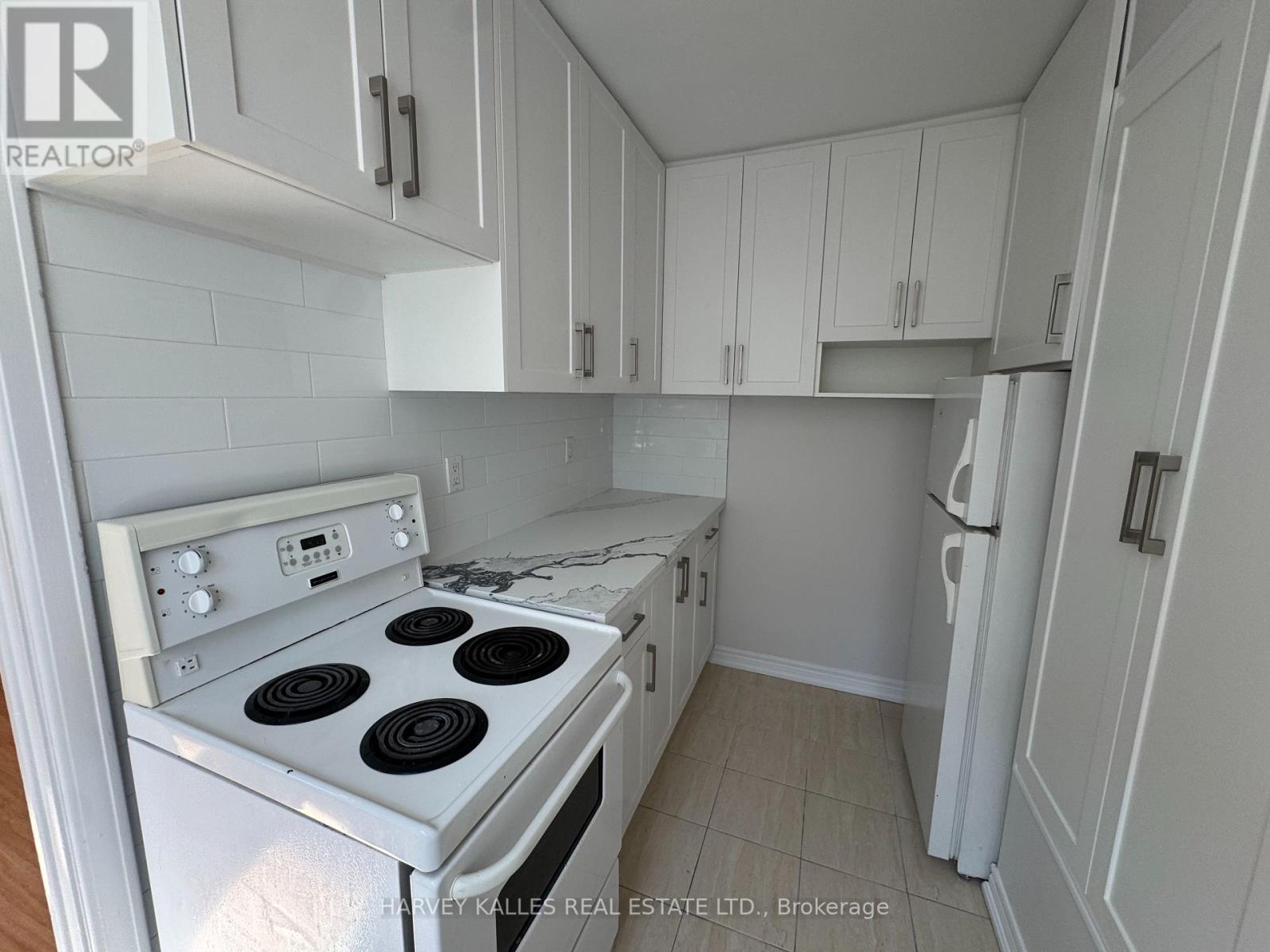 UPPER - 38 STRATHGOWAN AVENUE