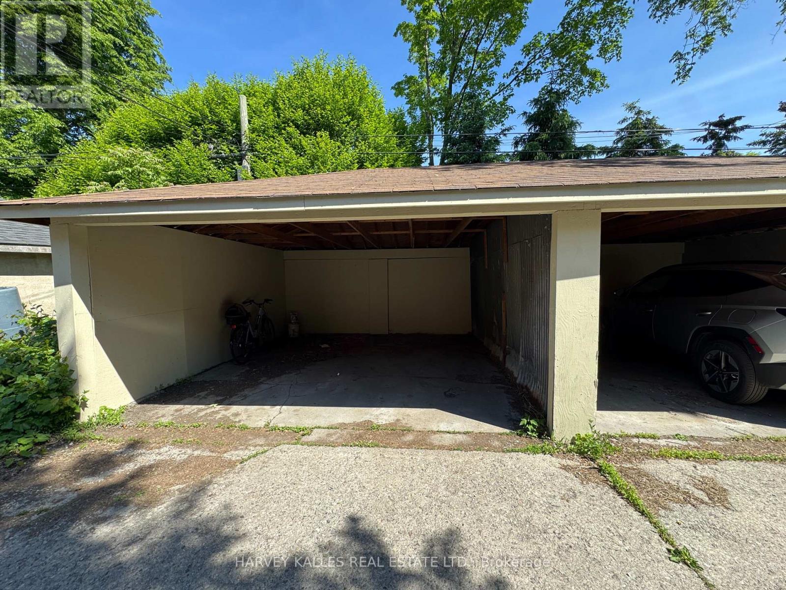 UPPER - 38 STRATHGOWAN AVENUE