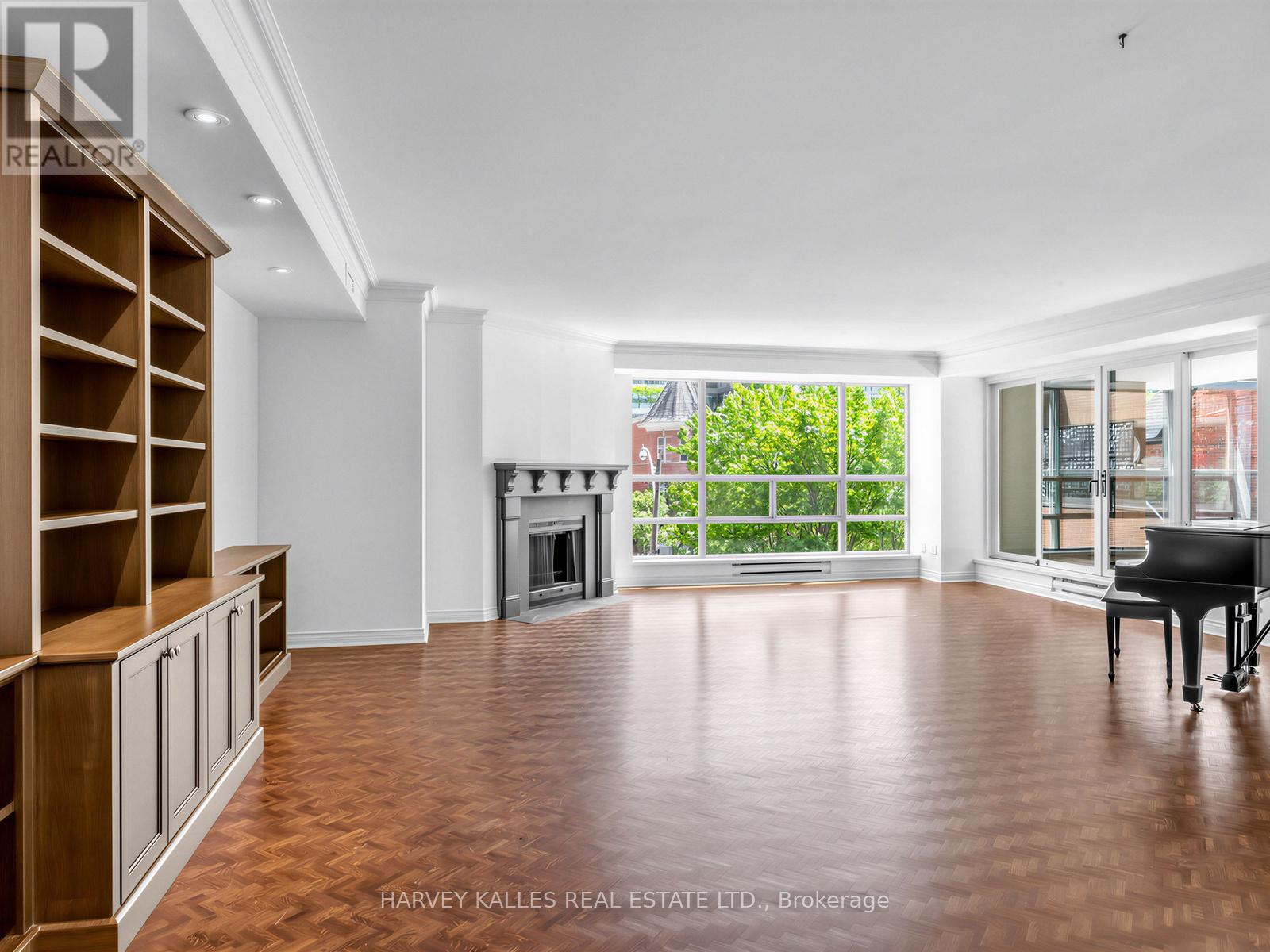 310 - 4 LOWTHER AVENUE