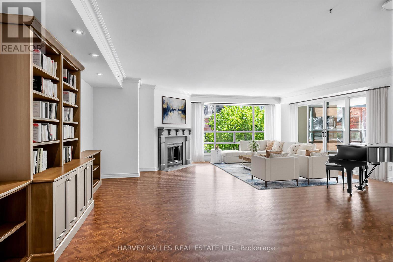 310 - 4 LOWTHER AVENUE