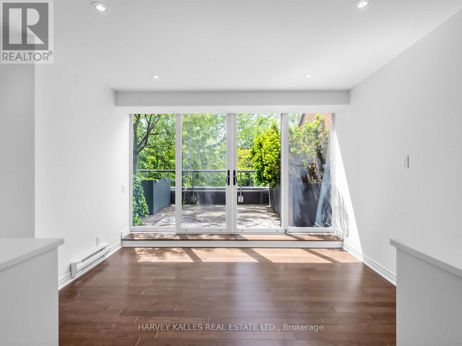 310 - 4 LOWTHER AVENUE