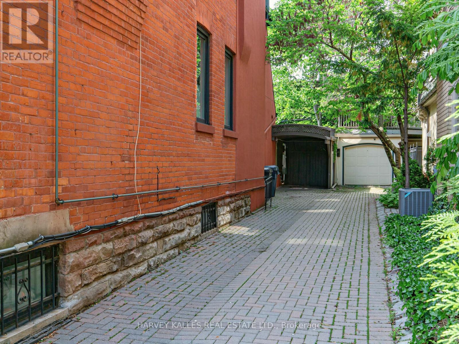 32 BERNARD AVENUE