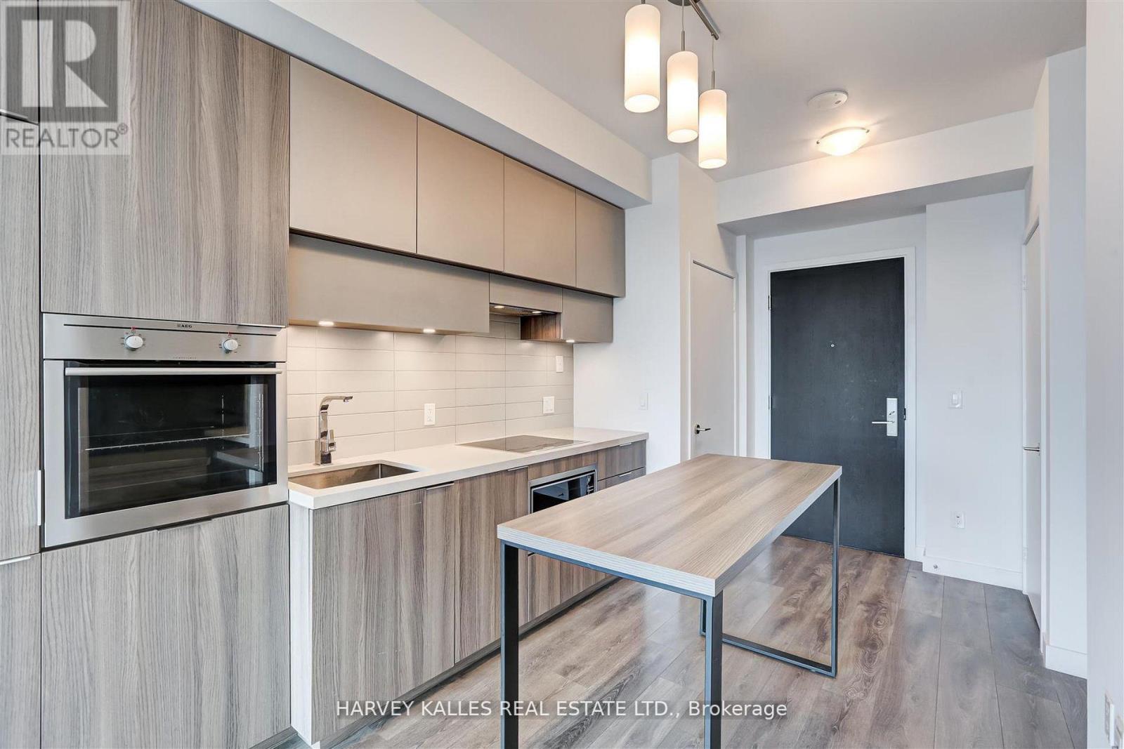 5209 - 8 EGLINTON AVENUE E