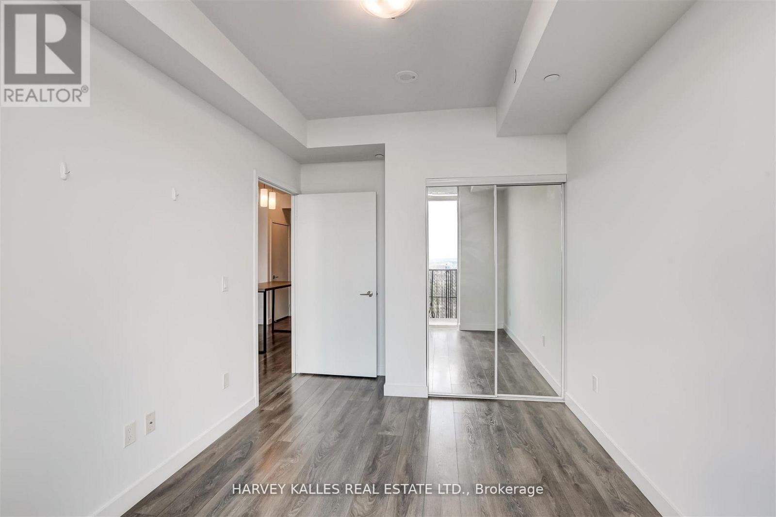 5209 - 8 EGLINTON AVENUE E