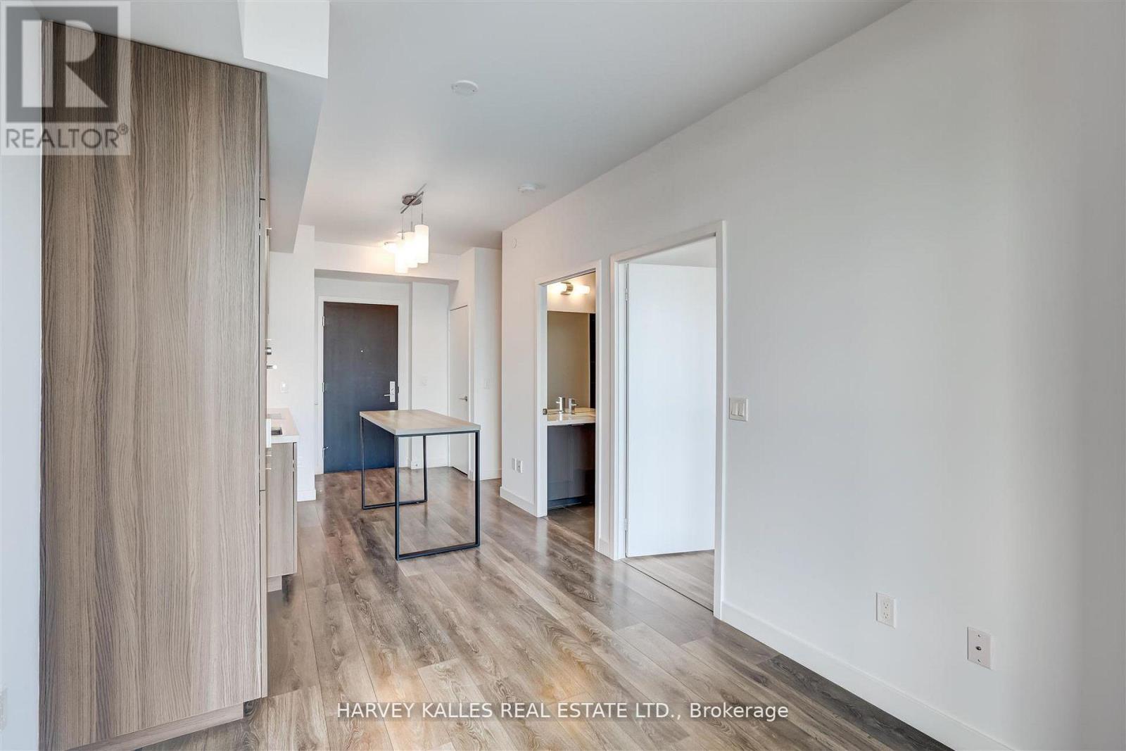 5209 - 8 EGLINTON AVENUE E