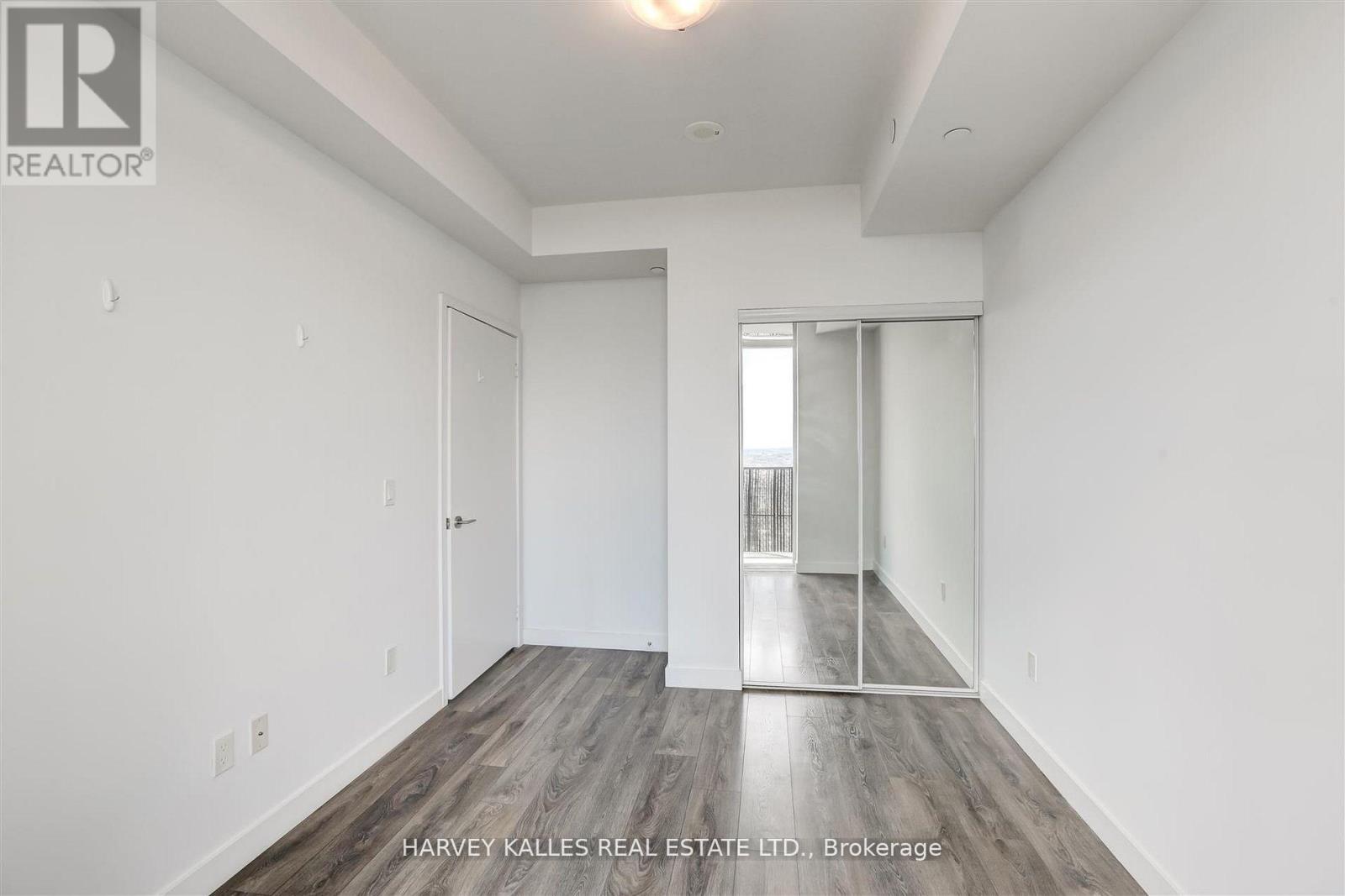 5209 - 8 EGLINTON AVENUE E