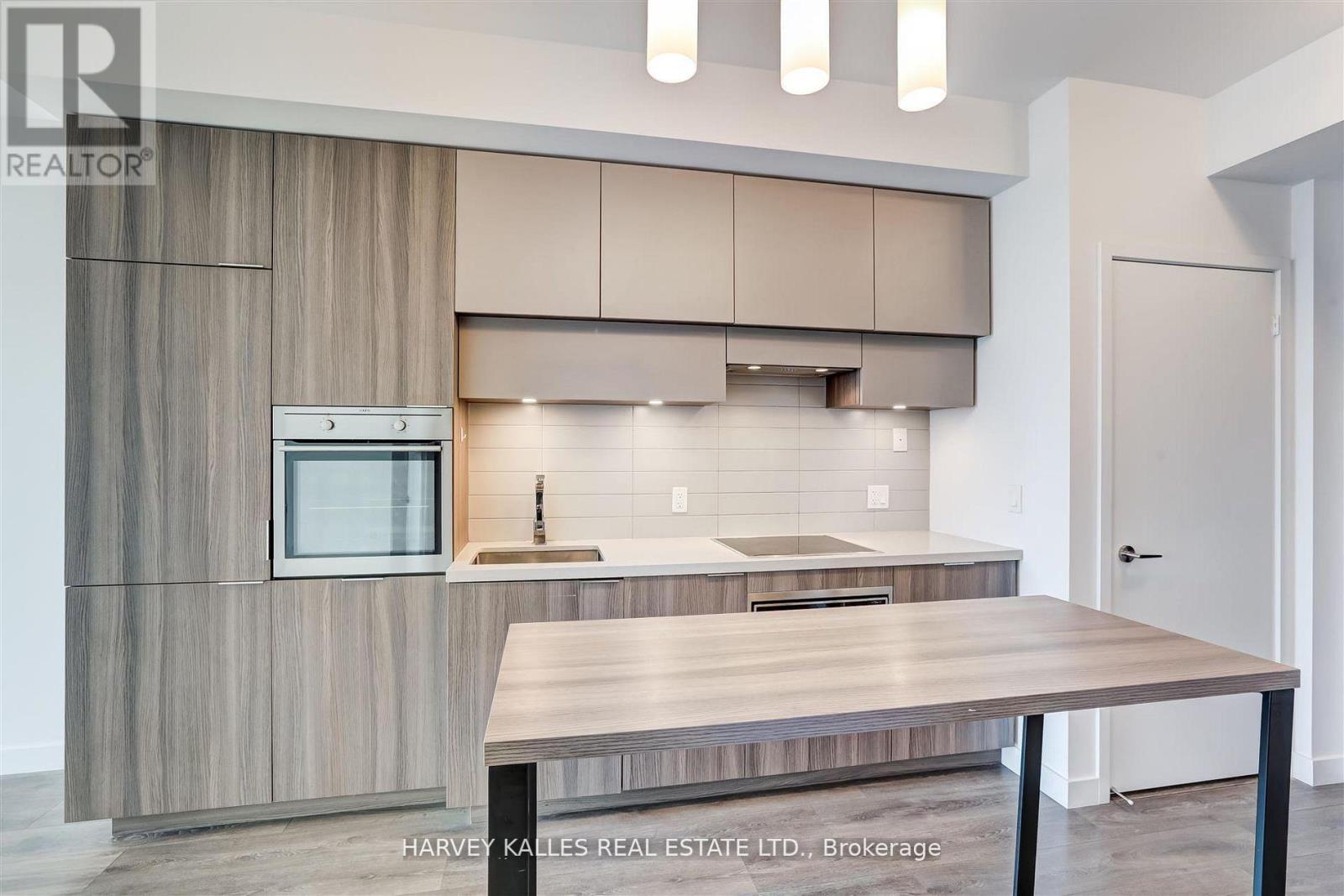 5209 - 8 EGLINTON AVENUE E