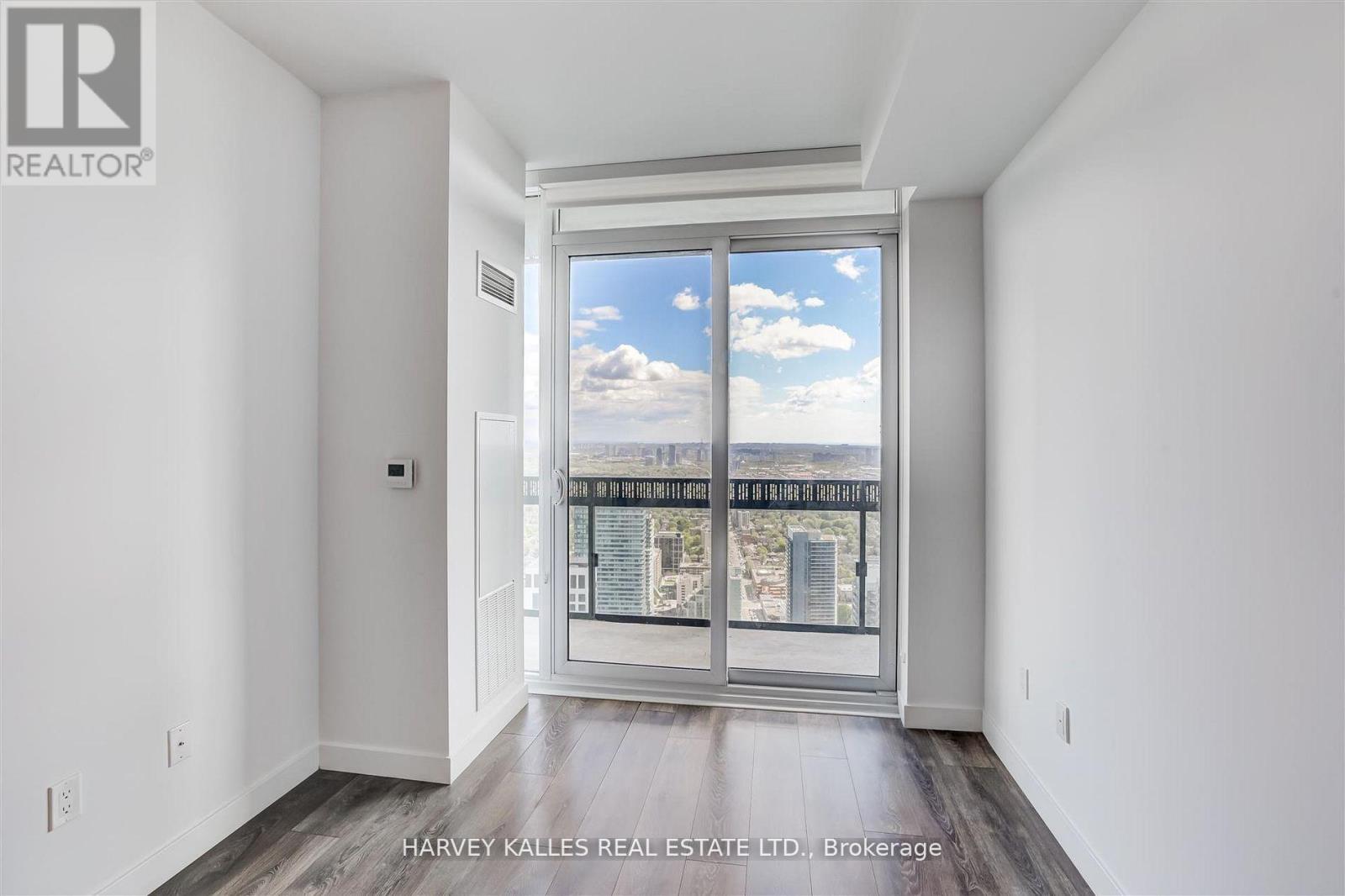 5209 - 8 EGLINTON AVENUE E