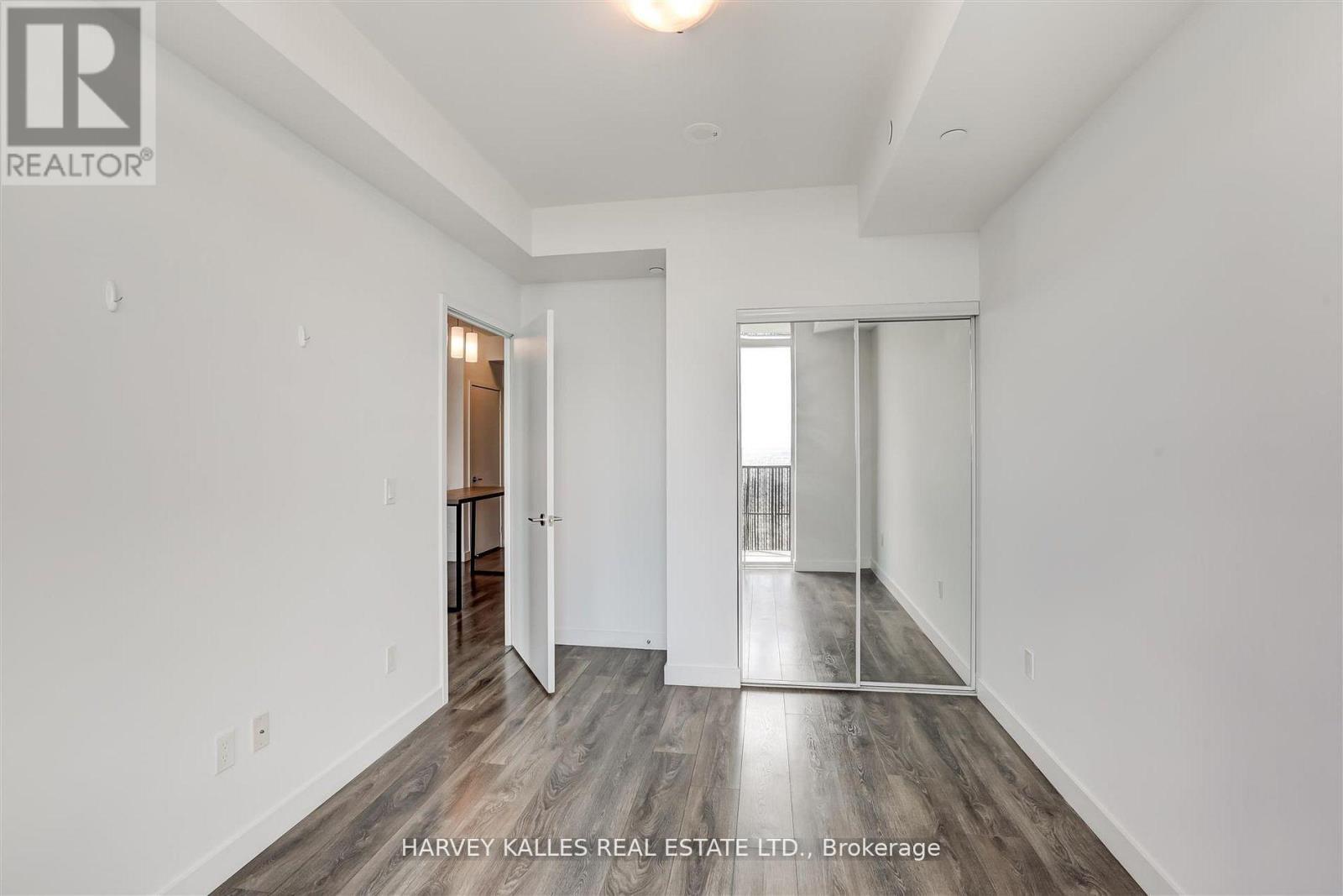 5209 - 8 EGLINTON AVENUE E
