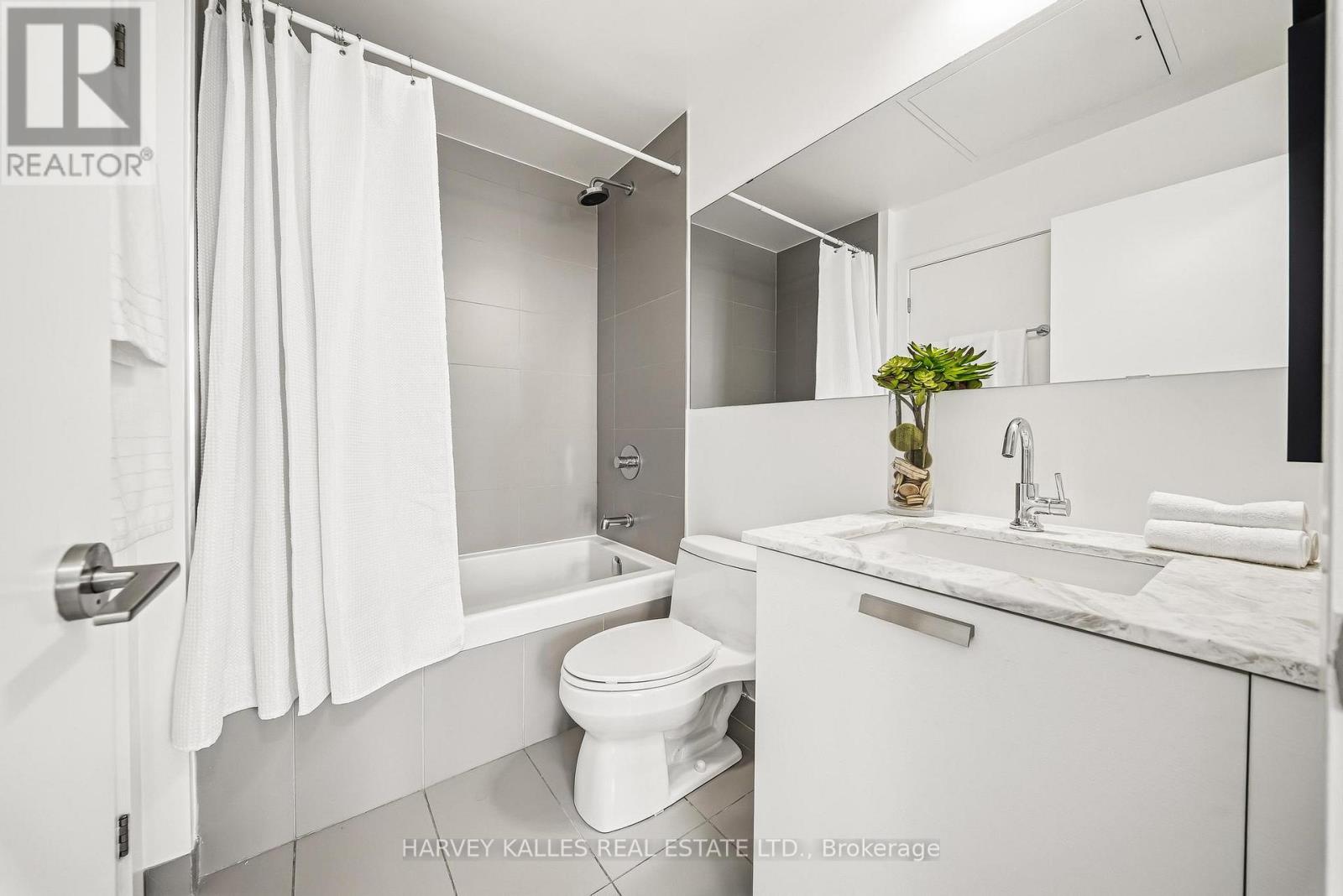 1501 - 1815 YONGE STREET