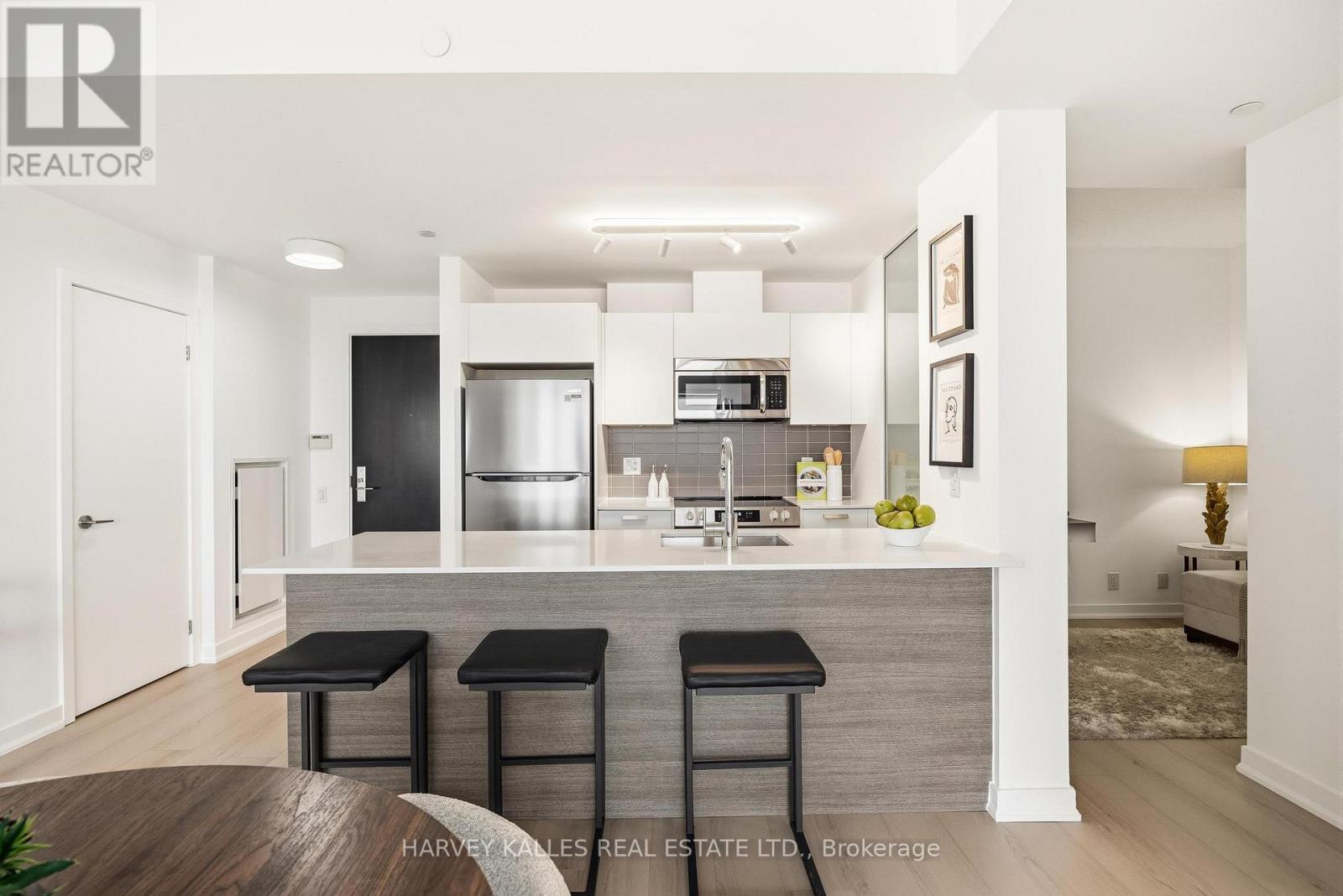 1501 - 1815 YONGE STREET