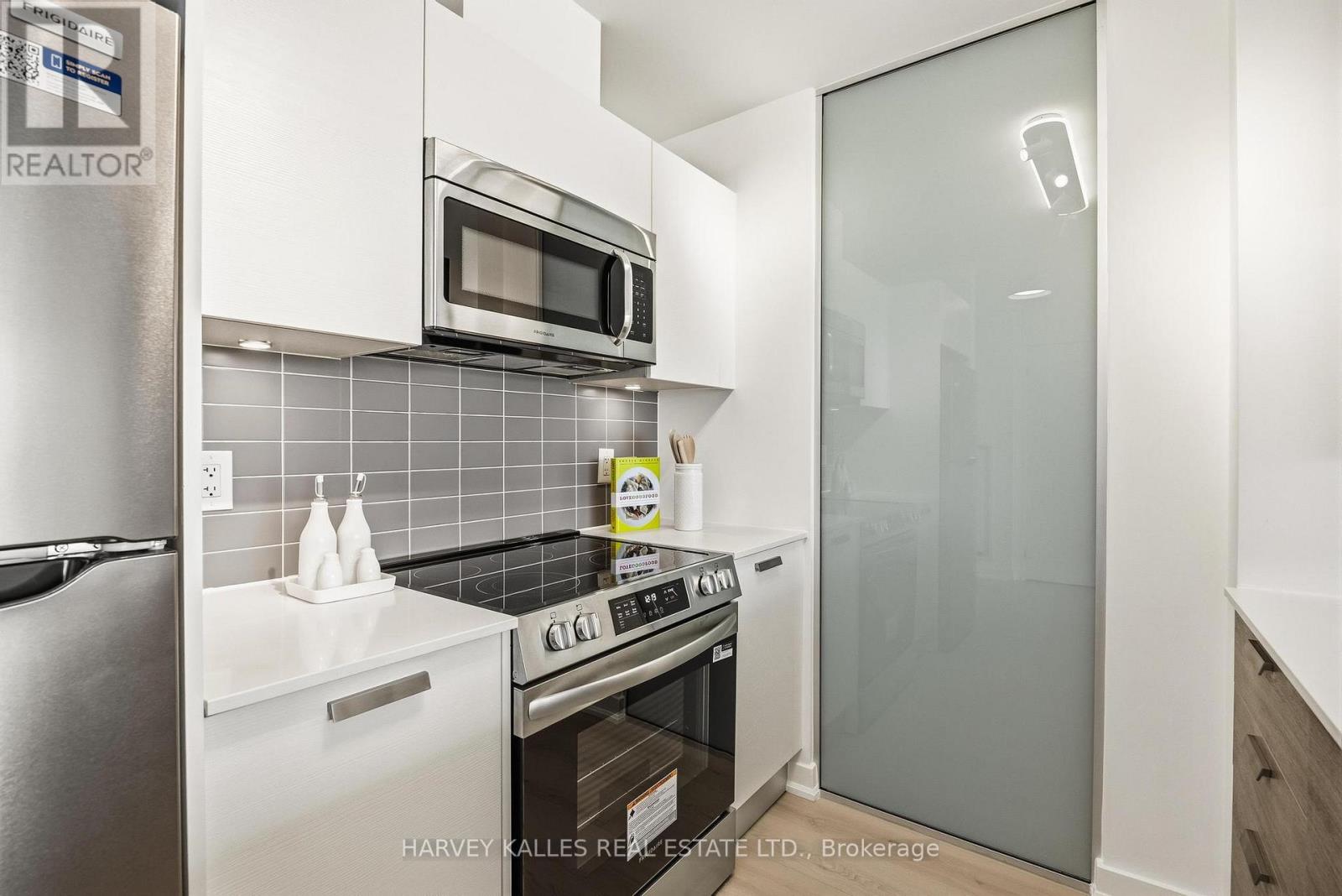 1501 - 1815 YONGE STREET