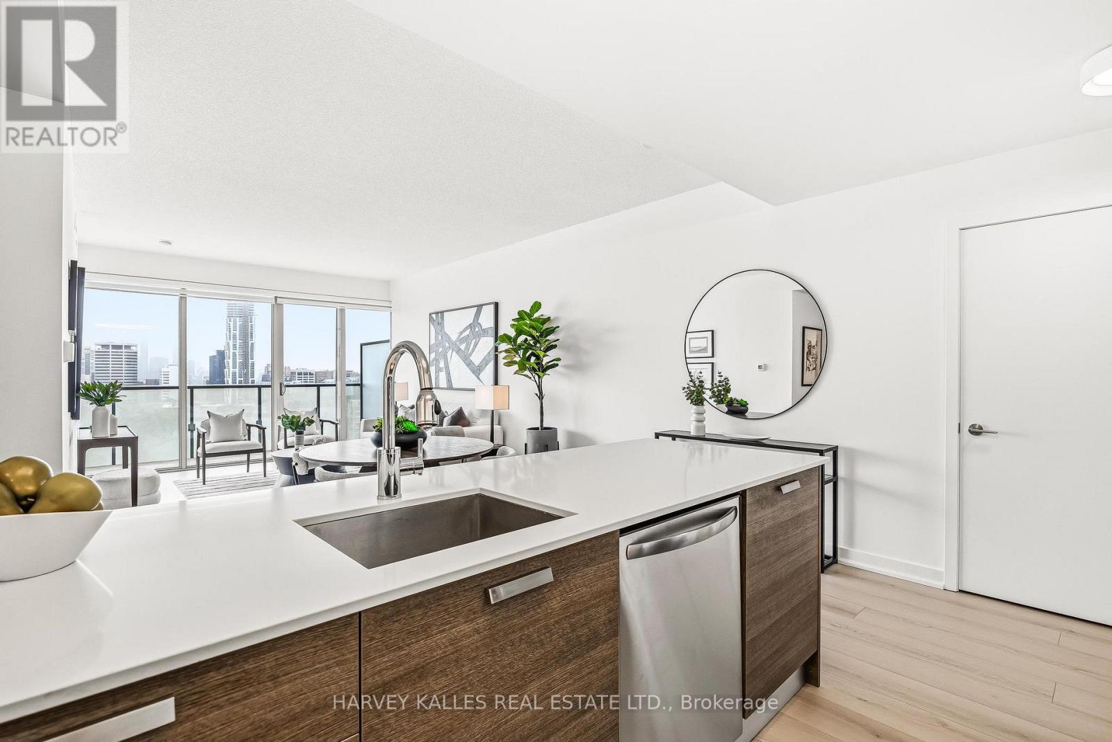 1501 - 1815 YONGE STREET